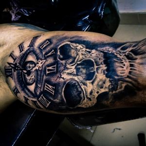 A beautiful tattoo by: artist Andrew Marrugo (@drewm_tattoo) en la isla de San andres. #Tattoodo #skulltattoo #realistictattoo #realism #intenzeink #bishoprotary #eztattoo #ezcartridges #ezpen #tatuadorescolombianos #tatuadoredecali