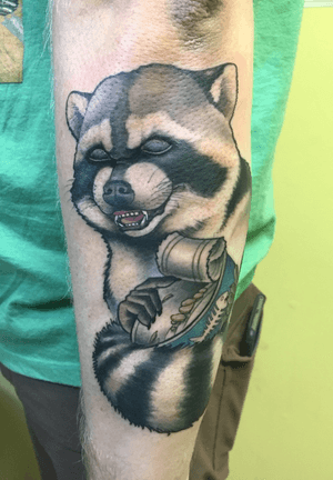 Super fun trash panda for my friend and fellow tattooist. #raccoon #raccoontattoo #colortattoo #animal #animaltattoo #neotraditional #neotraditionaltattoo #floydva #underthesuntattoo 