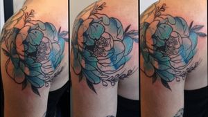 #tattooed#tattoo#ink#tattoolife#inkstagram#inked#inkedgirl#tattooedgirl#watercolortattoo#flowertattoo#peonytattoo#peony#draw#drawing#theneedlesfactory#tordugenial#boulognesurmer