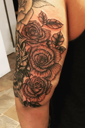 I love tattooing roses #roses #RoseTattoos 