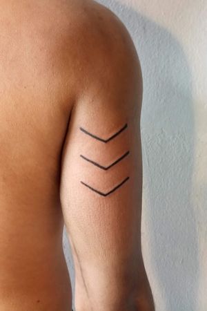 #arrowtattoo #arrows #blacktattoo #tattooart 