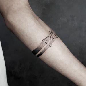 ##tattoo #tattooua #linework #dotwork #ink #inktattoo #bracelrt #grometry #bracelettattoo #sketch #vsco #vscocam #ukraine #artsoroka #lublubart #Tattoodo #TattoodoApp