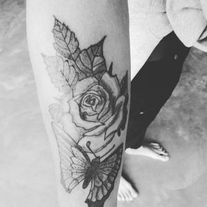 That's another rose 🌹 and butterfly 🦋 on the arm