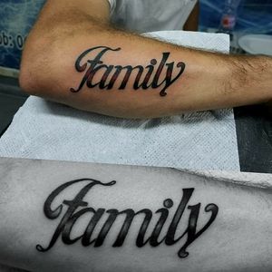 #familytattoo #familytattoos #family #scripttattoo #scripttattoos #script #leteringtattoo #tattooart #tattooartist #tattoo #tato #tatu #tatto 