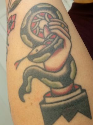 Traditional snake with hand#traditionaltattoo #traditionaltattoos #traditional #Flash #flashtattoo #hand #ring #snaketattoo #snaketattoo #americana #americanatattoos 