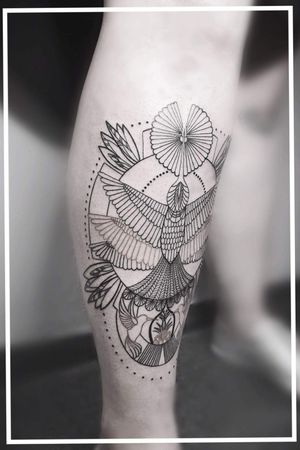 #linework #legtattoo #hummingbirdtattoo 