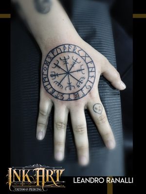 Black line tattoo - INK ART Tattoo & piercingArtista residente Leandro Ranalli 