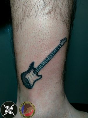 Hand-drawn StratocasterDone using single needle. 