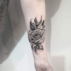 Sketch style rose 🔥✨ Instagram : @nikita.tattoo #tattooartist #sketchtattoo #sketch #linework #lineworker #thinlinetattoo #fineline #dotwork #flowertattoo #rosetattoo #sketchstyle #inked 