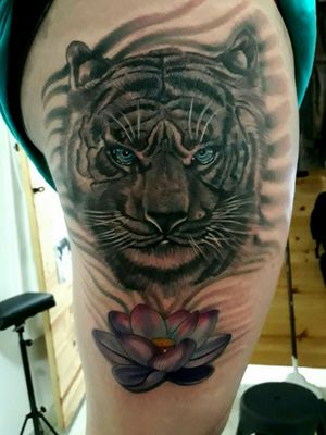 #tiger #tigertattooidea  #tattooart  #tattooartist  #artist #blackandgreytattoo #blackandgrey #tatuajeensombras #tatuaje 