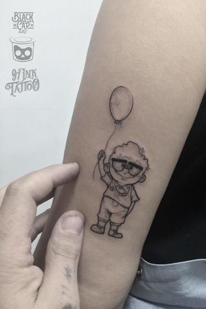 YOUNG CARL FREDRICKSEN//Tattoo basado en uno de los personajes de la película de PIXAR “UP”.He disfrutado mucho haciendo esta pieza y su pareja corrspodiente.Gracias por estas ideas tan molonas.Realizado en @97inktattoo .Patrocinador: @vegantattoo .•Interesados para citas DM 📩📞 Telf: 615473363.•#tattoo #tattoosnob #colorful #inkeeze #inked #tattooart #radiantcolorsink #thebestspaintattooartists #mcap #mcapmonsta #ink #sketch #illustration #artwork #tattoooftheday #tattooworkers #cutetattoo #newschool_nation #cartoon #up #pixar #tattoooftheday #spaintattoo #tattoodesign #newschooltattoo #newschool