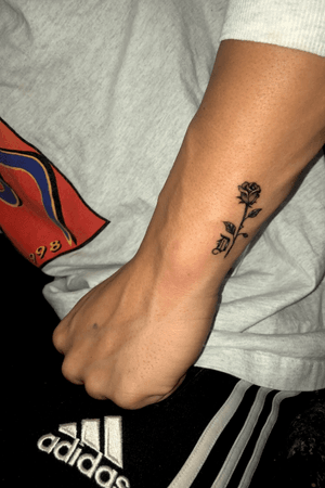 The rose bud is not fully bloomed which represents mysef not reaching my full potential. The steam is the structure that holds the rose. The three leaves represents my mom, dad, and sister. The D is a reminder to stay determined and dedicated.