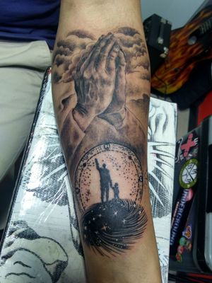#tattoo #blackandgrey #blackandgreytattoo #prayhand #prayhandtattoo #eternalink #huntertattooshopbogota
