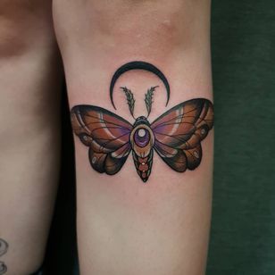 The Serene Spirit Guide: Moth Tattoos • Tattoodo