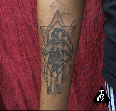 Tattoo by Christian (via instagram-tattoogoonz) #geometric #astronaut #milwaukee