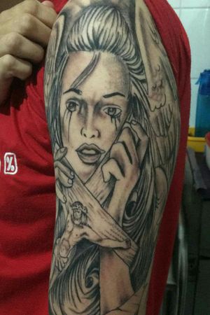Anjo com jesus na cruz tattoo tchicana realizada por mim mais informacoes no insta @tattoois_leo #tattoo #blackandgrayflower 
