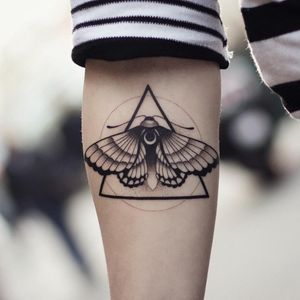 Tattoo by Xav Tattoos #XavTattoos #mothtattoos #mothtattoo #moth #butterfly #insect #nature #animal #blackwork #illustrative #moon #dotwork #triangle #geometric