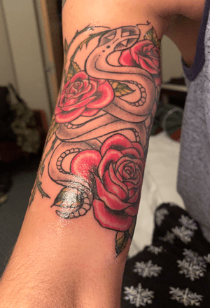 I wanted this one to have a similar art style as the one I have on my tricep. I wanted most of the contrast to come from the flowers as oppose to the snakes themselves. 