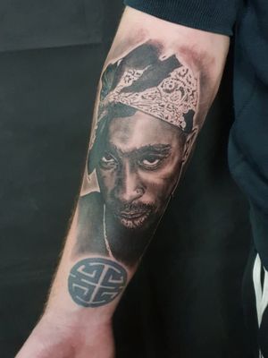 Tupac #tattooartist #tattooart #tattooartistmagazine #tattoos #tupacshakur #Tupac #tupacportrait #blackandgreytattoo #blackandgray #blackandgreyrealism #blackandgreyportrait #blackandgreyportrait #inkedmag #ink #inked #balmtattoo #balmtattoogermany #inkedmagazine 