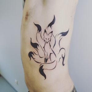 Ribbing piece : 7 tails fox, calligraphy style. #estampetattoo #tattoo #tatouages #estampes #drawing #black #ink #japantattoo #fox #renard #dessin #linework #lineworktattoo #michiyo #michiyo_bulle