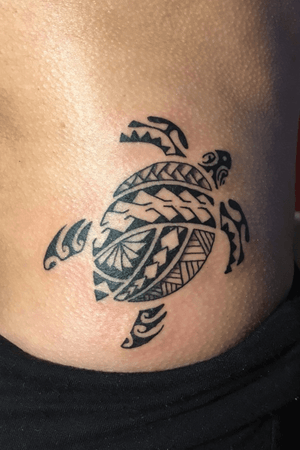 Turtle with iitial of the first names #family #turtle #turtletattoo #polynesian #polynesiantattoo #maori #maoritattoo        Instagram: a2c2g