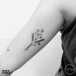 #finelinetattoo . . . #tattoo #tattoos #tat #ink #inked #tattooed #tattoist #art #design #instaart #geometrictattoos #flowertattoo #tatted #instatattoo #bodyart #tatts #tats #amazingink #tattedup #inkedup #berlin #berlintattoo #walkin #redtattoo #berlintattoos #fineline #dotwork #tattooberlin #flowers 