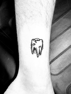 Tooth tattoo Helios needles Dynamic triple black