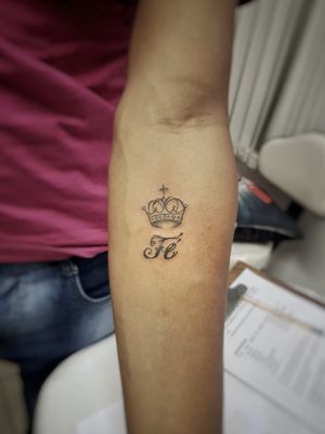 Fé do nosso amigo Walas! 😍✍️🙏Faça já seu orçamento! (62) 9 9326.8279#tattoo #ink #blackwork #tattoolife #Tatuadouro #love #inkedgirls #Tatouage #eletricink #igtattoo #fineline #draw #tattooing #tattoo2me #tattooart #instatattoo #tatuajes #blackink #floral #neotraditional #neotradeu #neotraditionaltattoo #jobstopper #fé #deusnocomando #minimalismtattoo #crown