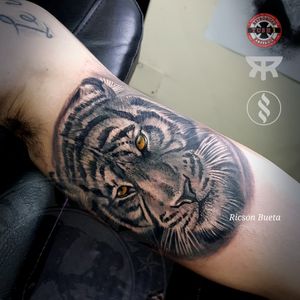 WORKAHOLINKS TATTOO Unit 6 Anonas Complex Anonas Rd. Q. C. For inquiries pm or txt to 09173580265. Tiger design. Supplies from #tattoosupershop #metallicagun. Thanks to #kushsmokewear. Inks from #RadiantColorsInk #RADIANTCOLORSINK #RadiantColorsCrew #MyFavoriteWhite #tattooartmagazine #tattoomagazine #inkmaster #inkmag #inkmagazine #HelloDarknessMyOldFriend #RadiantRealBlack #MyFavoriteBlack #originaldesign #tattooartistinqc #tattooartistinmanila #tattooshopinquezoncity #tattooshopinqc #tattooshopinmanila Good morning. 