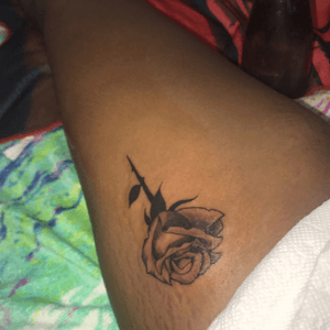 #thightattoo #tattoosforwomen #rosetattoo #flowertattoo #blackandgrey 
