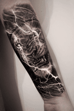 My first peice, wanted a possessed/all powerful king of the jungle on my arm as i’m a Leo (August born). Very satisfied with the outcome of my first bit of ink, the hunger for more has begun ! Artisit is Lewis Holmes - Worcester UK based artisit. Cannot tag as he has no account #lion #liontattoo #forearm #king #firsttattoo #animal 