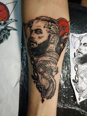 Ragnar Lothbrok by Anastasia Gurkina. #tattoo #tattoooftheday #tattooart #ragnarlothbok #tattooviking #blackandgrey #blackwork #traditional #dotwork #neotraditional #raventattoo #portrait #vikings #ragnar #series #tvshows #celebrities
