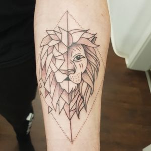 Lion geometric arm 