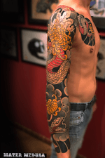 One more session to go!! Can’t wait to see this sleeve complete! Still thinking about the snake color...uhm...🖤✨✨✨🐍#snaketattoo #irezumi #japanesetattoo #orientaltattoo #fullsleeve #claudiaducalia #matermedusa #tattoodo #tattoolifemagazine #tattoodoambassador
