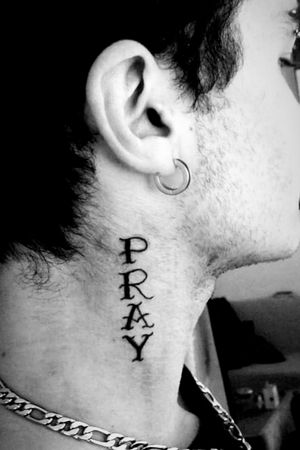 #tattooart #pray #praytattoo #prayer #prayinghands #writing #writetattoo #neck #necktattoo #necktattoos 