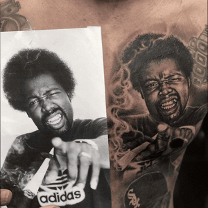 There you go ladies & gents 😎, the one and only *Afroman* along side *Eazy-E*, 2 great portraits done by our  specialist “Tom” for our brother “New” from Jammin Reggae bar located on Patong Beach.Make sure you visit this chill out spot for some cool vibes, and of course inbox us for any tattoo inquiries.Peace ✌🏽#angelinkphuket #portrait #masters #blackandgraytattoo #hiphop #rap #streetart #supportlocal #onelove #jammin #patongbeach #phuket #booknow