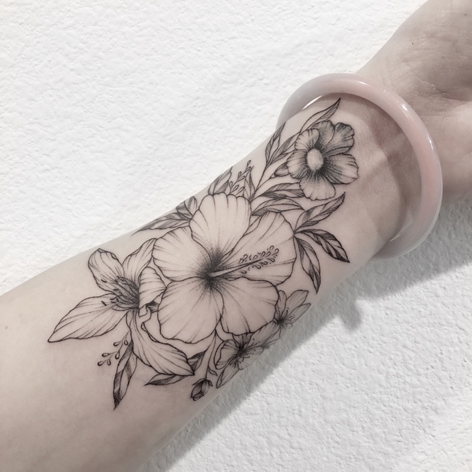 33 Stunning Flower Tattoos That Radiate Beauty and Softness