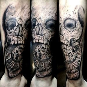 Skull watch cover in one session #intenzetattooink #fkirons #fadetheitch #hustlebutterdeluxe #ezcartridge #halfsleeve #skull #skulltattoo #watch #watchtattoo #realism #realistictattoo #blackandgrey #blackandgreytattoo #ink #inked #inkedguy #inkedlife #tattoo #tattooist #tattooartist #artist #tattoooftheday #picoftheday #photooftheday #france  #thomtats7 @thomtats7