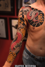 One more session to go!! Can’t wait to see this sleeve complete! Still thinking about the snake color...uhm...!! 🖤✨✨✨🐍#snaketattoo #irezumi #japanesetattoo #orientaltattoo #fullsleeve #claudiaducalia #matermedusa #tattoodo #tattoolifemagazine #tattoodoambassador