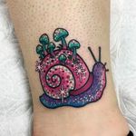 Tattoo by Roberto Euan #RobertoEuan #snailtattoos #snailtattoo #snail #animal #nature #newschool #sparkle #Mushroom #color