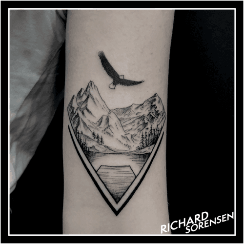 #nature #naturetattoo #mountains #eagle #tatuaje #tatuajes #tattoo #tattoos #tatuagem #black #alphasuperfluid #ink #magicmooncartridges #magicmoon_tattoo_supply #magicmoonsupply #richard_sorensen