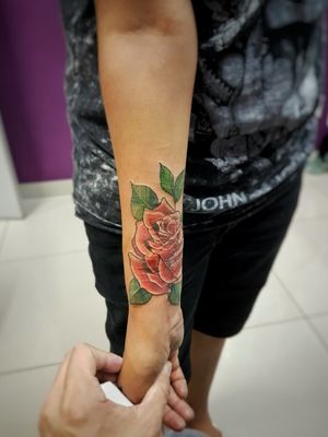 Trabalho muito significativo, pra mim e pra nossa amiga L. Foi muita responsabilidade! Muito obrigado L. por confiar no meu trabalho e por você virar esta página na sua vida! 😍✍️🌹Faça já seu orçamento! (62) 9 9326.8279#tattoo #ink #blackwork #tattoolife #Tatuadouro #love #inkedgirls #Tatouage #eletricink #igtattoo #fineline  #tattooing  #tattooart #instatattoo #tatuajes  #floral #neotraditional #neotradeu #neotraditionaltattoo  #rose #rosestattoo #tattoo2me #scartattoo #coverup #coveruptattoo #neotrad #scar #cicatriz #coberturacicatriz 