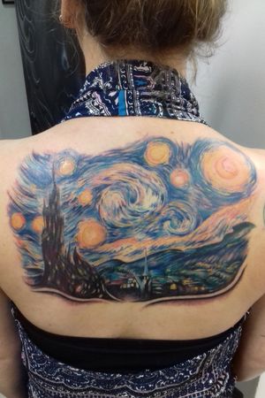 Reproduction of 'Starry Nigth' from Van Gogh, by our tattooist Romulo Saraiva. @romulo_art on instagram. Our social medias: @banzaitattoopiercing and Banzai Tattoo & Piercing on Facebook.