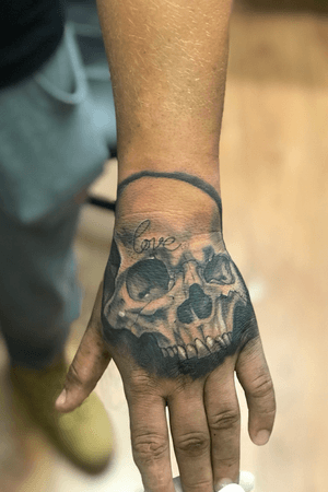 Skull hand 