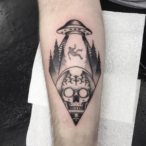Skull & alien space tat