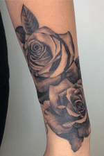 Love tattooing roses 🌹- More on instagram - reecheetattoo #roses #rosetattoo #floraltattoo #femininetattoos #tattoo #portrait #blackwork #whipshading #blackandwhite #blackandgrey #blackandgreytattoo #realistictattoo #realismartist #realism #smallrealism #londontattoo #london