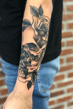 Skull and roses 