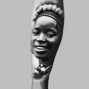 Available Design #Africa #Africanwoman #portait #PortraitRealism #blackandgrey 