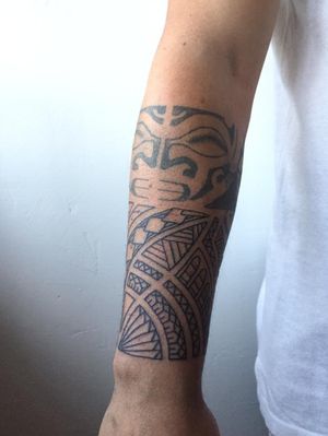 Maorí (debajo de brazalete realizado por otro artista)Espero que os guste..👌 Todo comentario, consejo o aportación será bien recibido 😉