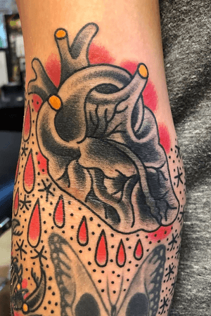 #traditionalamerican #traditional #traditionaltattoos #heart #anatomicalheart 